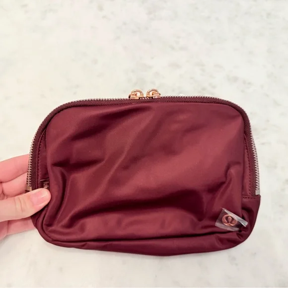 LULULEMON GARNET RED BELT BAG NWT - Picture 1 of 5